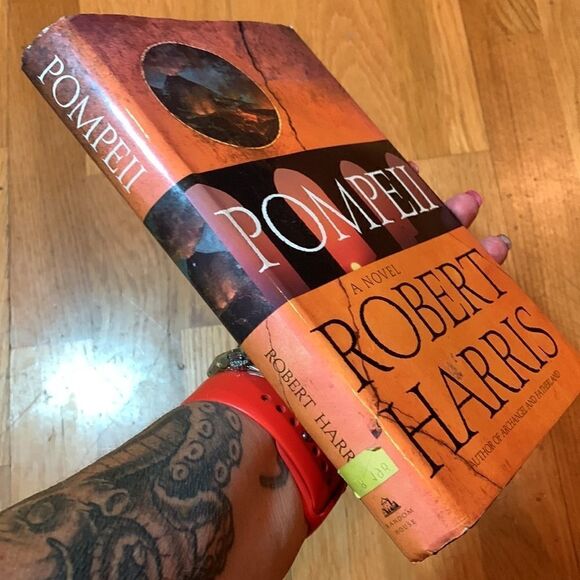 Hardcover Book “Pompeii” by Robert Harris - Picture 3 of 12